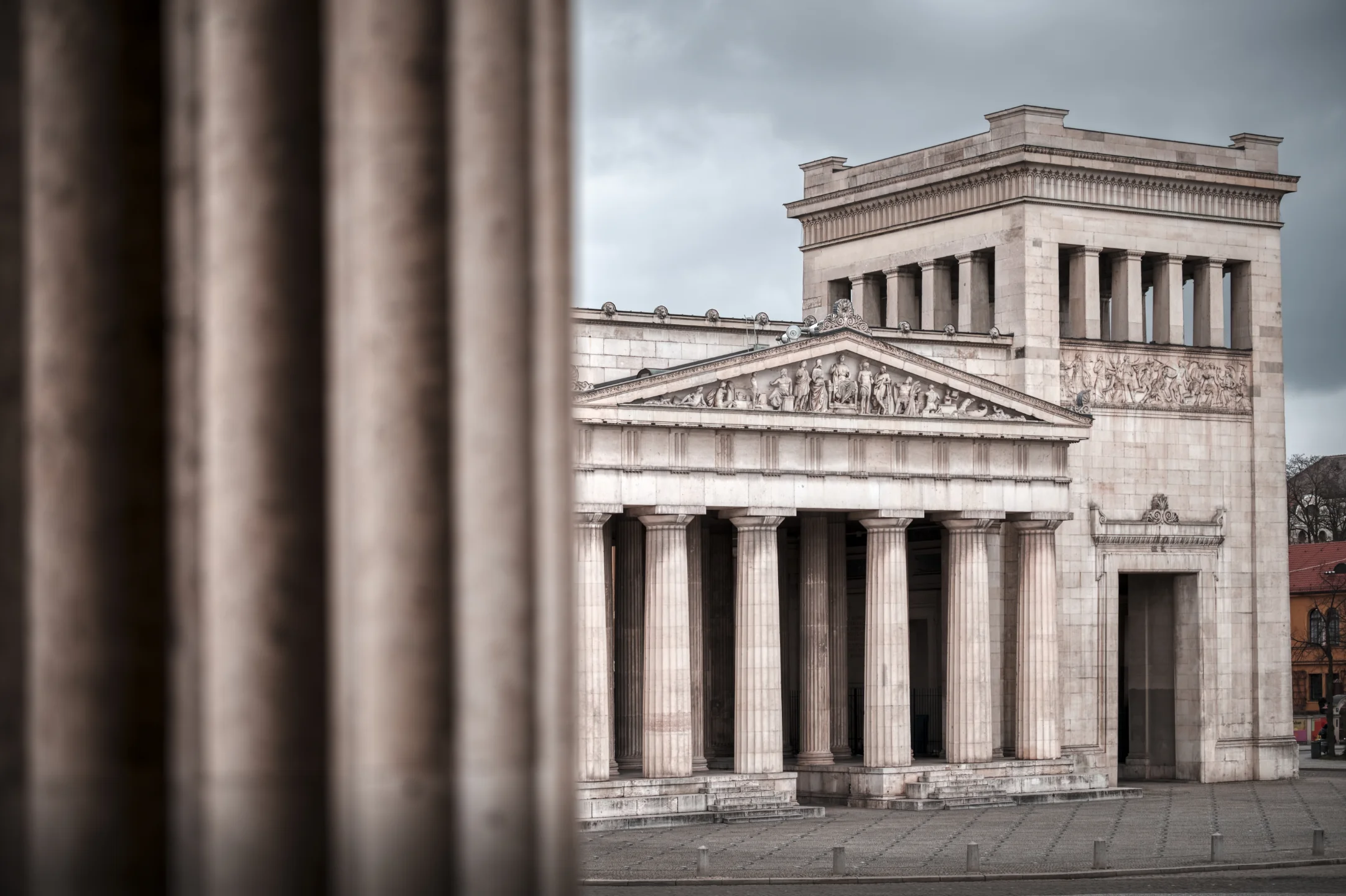 Ein Gebäude am Königsplatz bei München