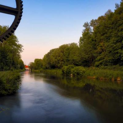 Der Fluss Mühlbach nach Sonnenuntergange
